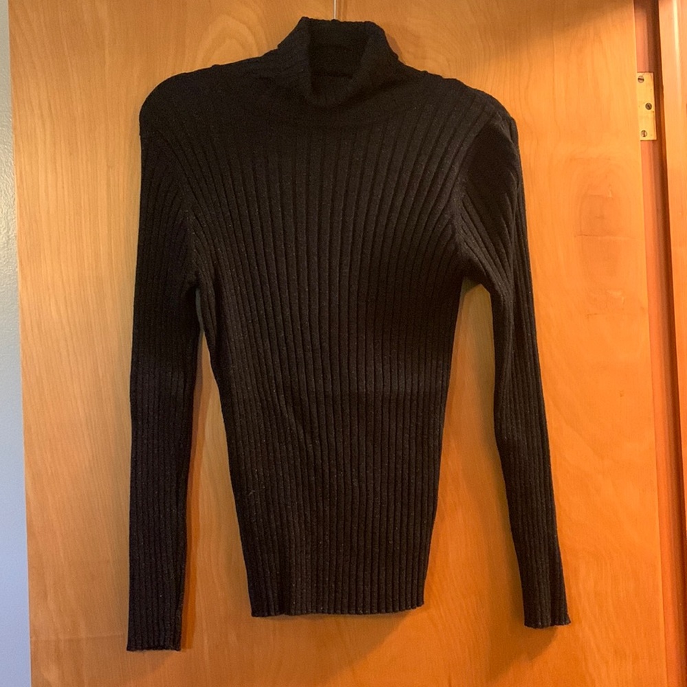 Womens XXL Turtleneck top. Very stretchy material. Excellent condition.